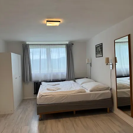 霍尔尼普拉姆酒店 2*