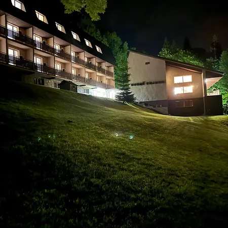 霍尔尼普拉姆酒店 2*